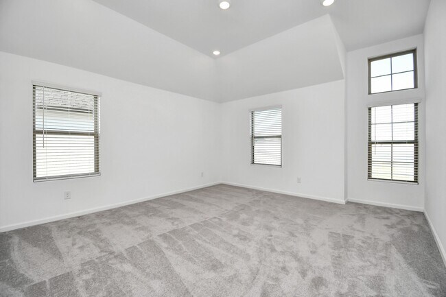 Building Photo - 5535 Holly Hvn Ct