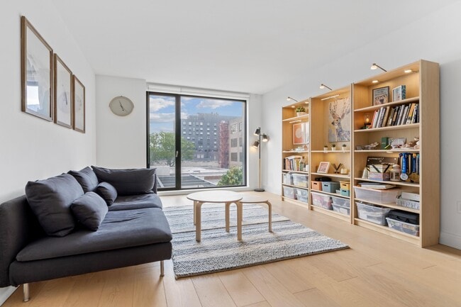 Primary Photo - 37-14 34th St