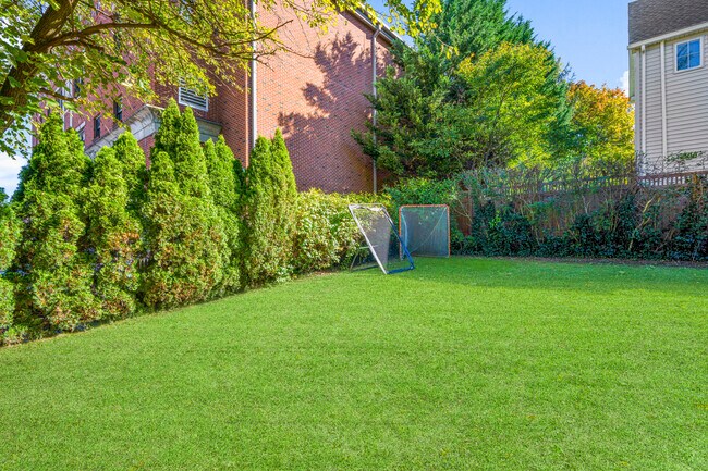 Building Photo - 251 Mt Pleasant Ave