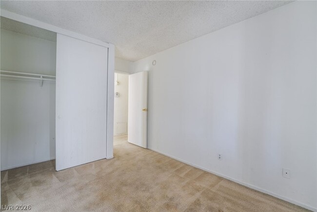 Building Photo - 2102 E Russell Rd