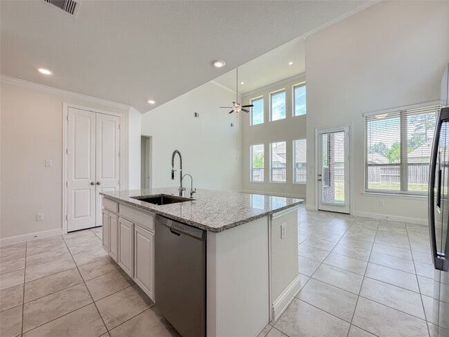Building Photo - 6710 Gallinas Wy
