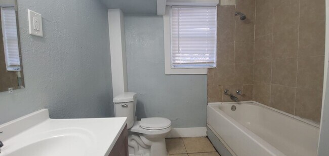 Building Photo - 1903 7th Ave S