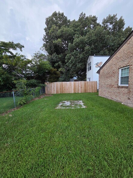 Building Photo - 2305 Palmyra St