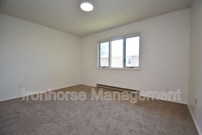 Building Photo - 811 W Villard St