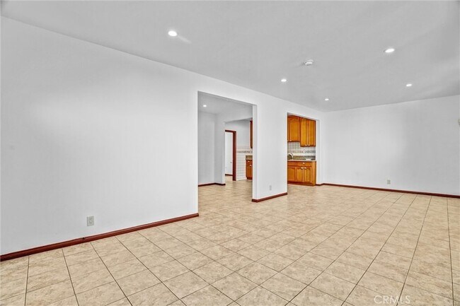 Building Photo - 313 N Hicks Ave