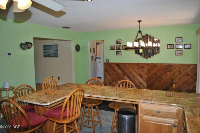 Building Photo - 5590 Lancewood Cir S
