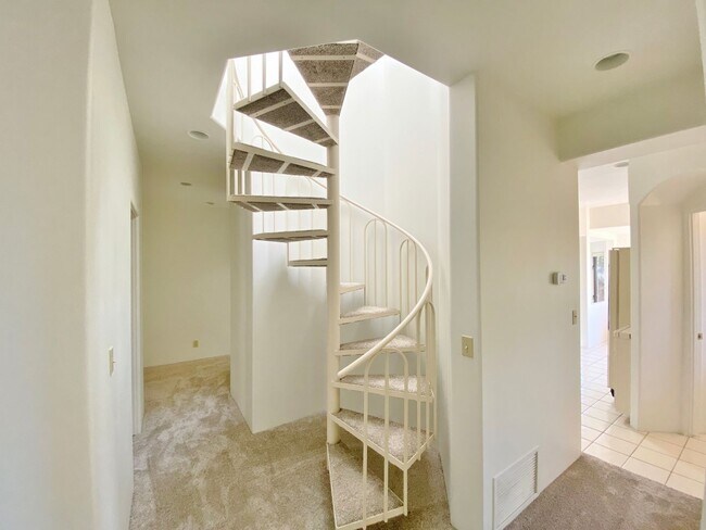 Building Photo - HOUSE - WEST SEDONA - GATED COMMUNITY