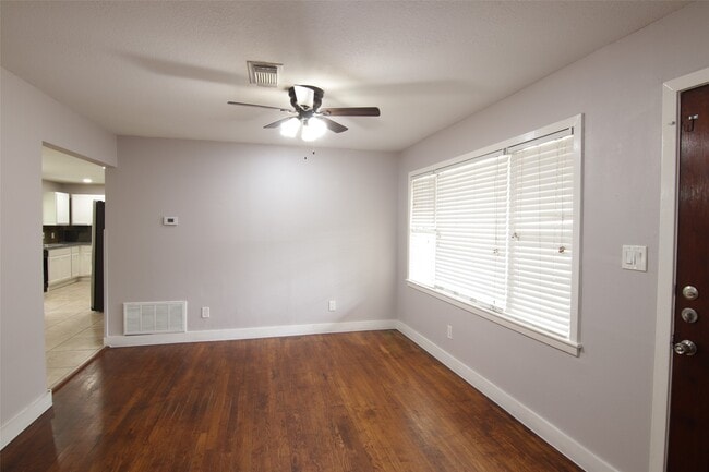 Building Photo - 7941 Longridge Dr