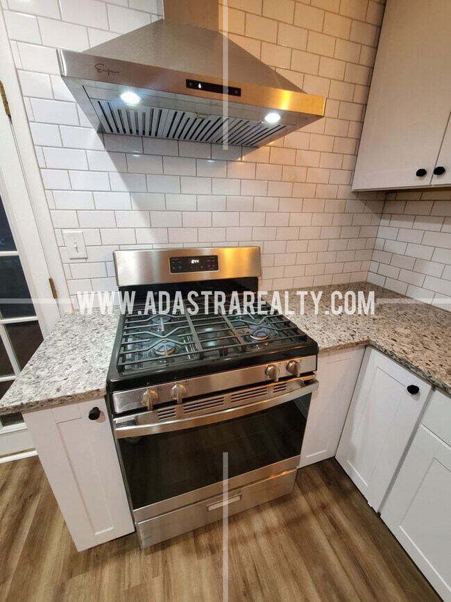 Building Photo - Beautiful Home in the Heart of Overland Pa...
