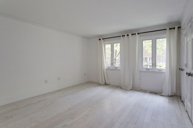 Building Photo - 4611 Charleston Terrace NW