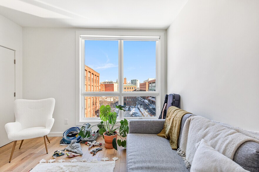 Building Photo - 123 Friendship St