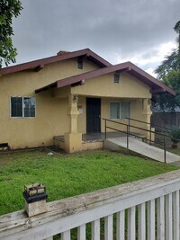 Building Photo - 289 W Belleview Ave