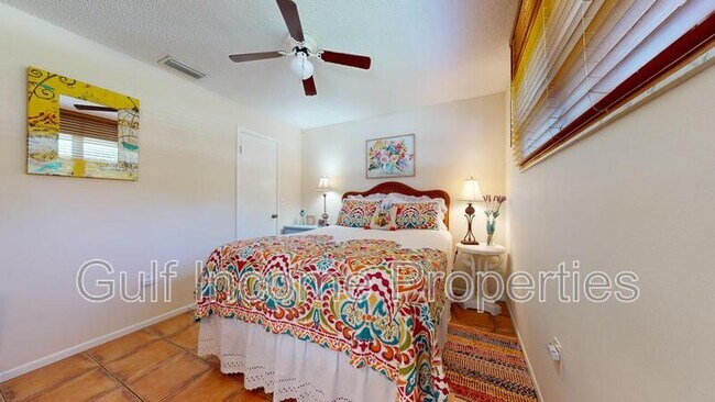 Building Photo - 5037 Village Garden Dr