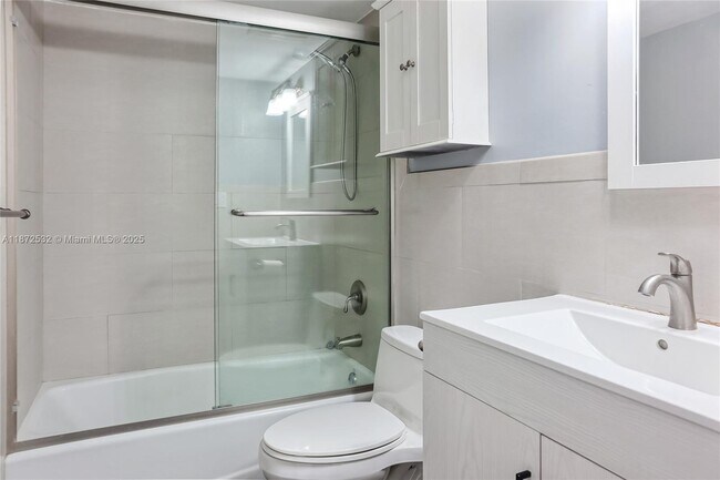 Building Photo - 13720 SW 90th Ave