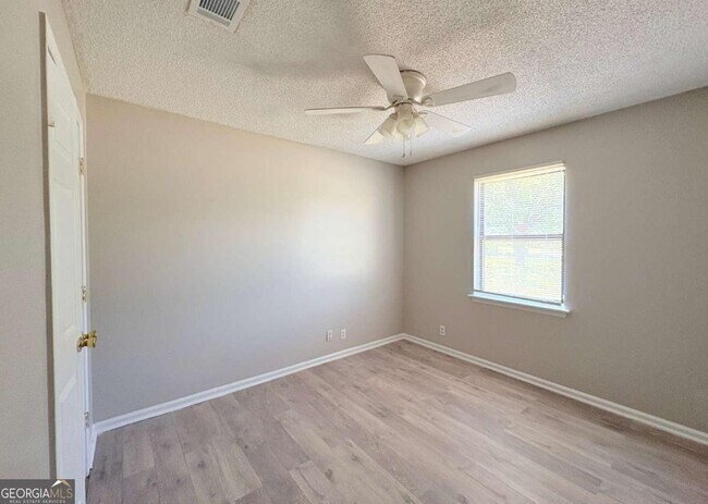 Building Photo - 142 Woodvalley Ct