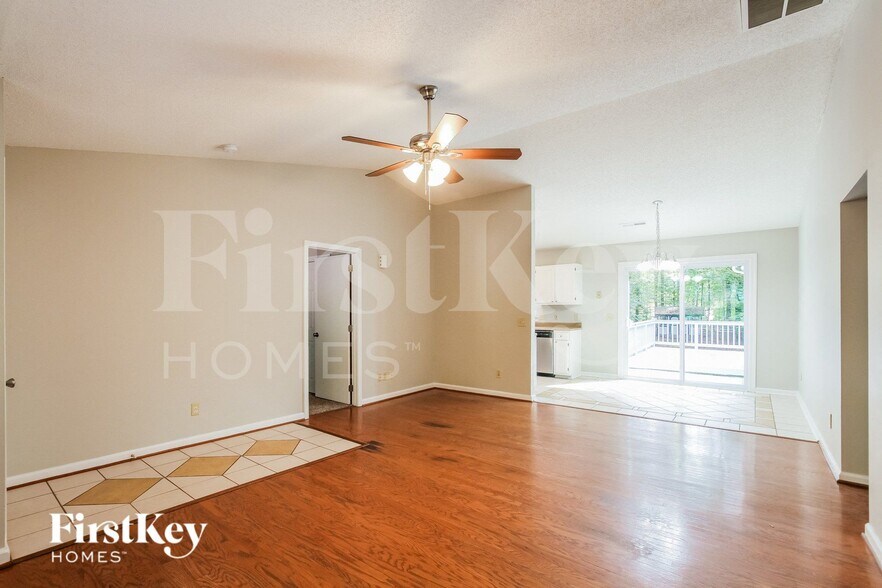 Building Photo - 110 Waderich Ln