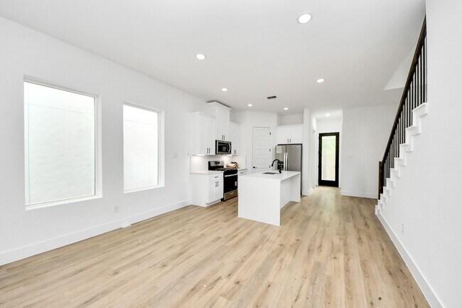 Building Photo - 8313 Venus St