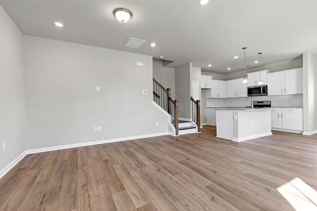 Building Photo - 580 Glen Clova Dr
