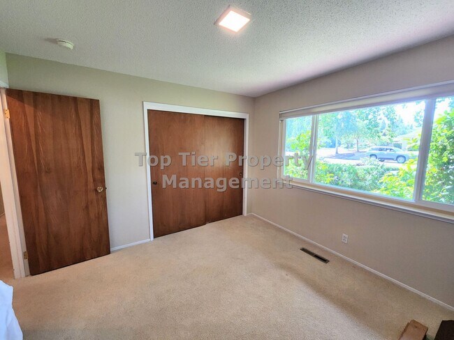 Building Photo - Spectacular 4 Bd/3 Ba, 2379 sf (plus separate structure ideal for office), single-family house in...