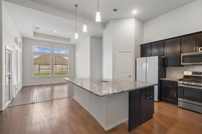 Building Photo - 14018 Lago Crk Ct