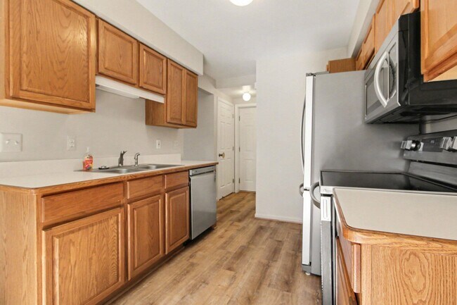 Building Photo - 125 Commons Cir