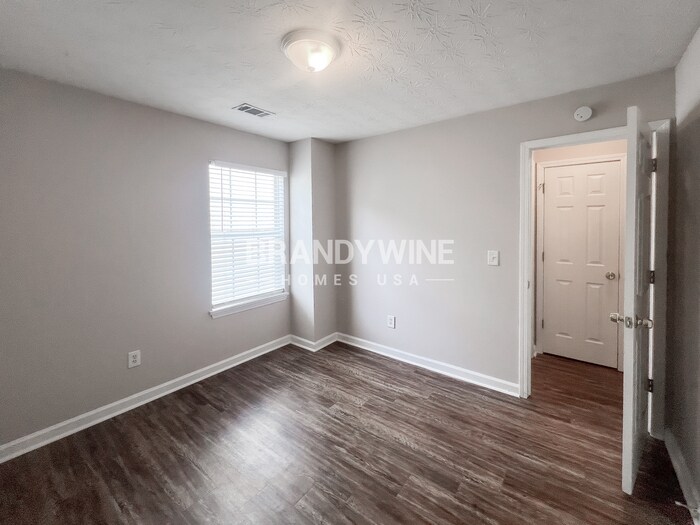 Building Photo - 252 Springbottom Ct SE