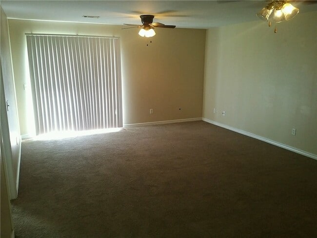 Building Photo - 303 Graystone Cir