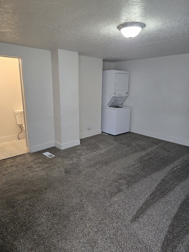 Bathroom Door & LR with Washer/Dryer - 2050 Monroe Blvd