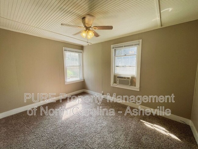 Building Photo - 164 N Spring St