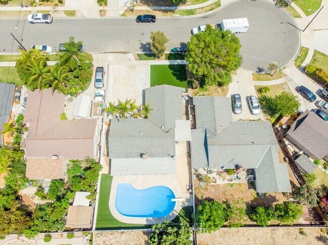 Building Photo - Completely Remodeld W/ Swimming Pool!