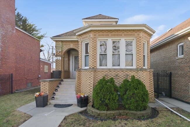 Building Photo - 3835 W 65th St