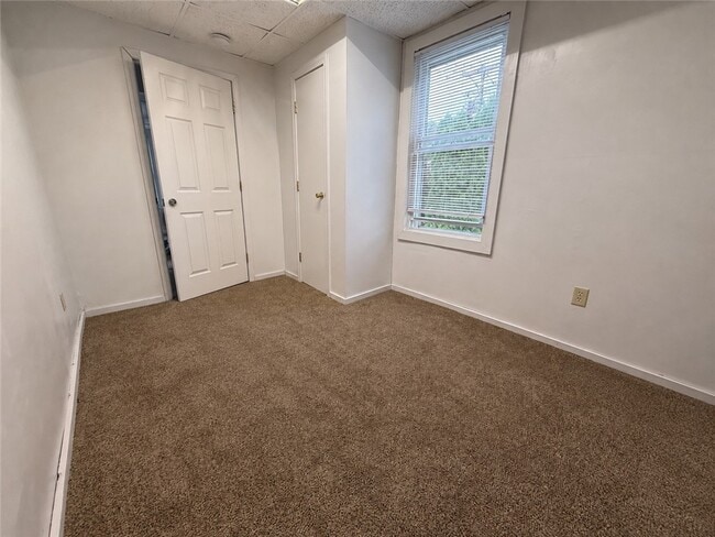 Building Photo - 138 Wall St
