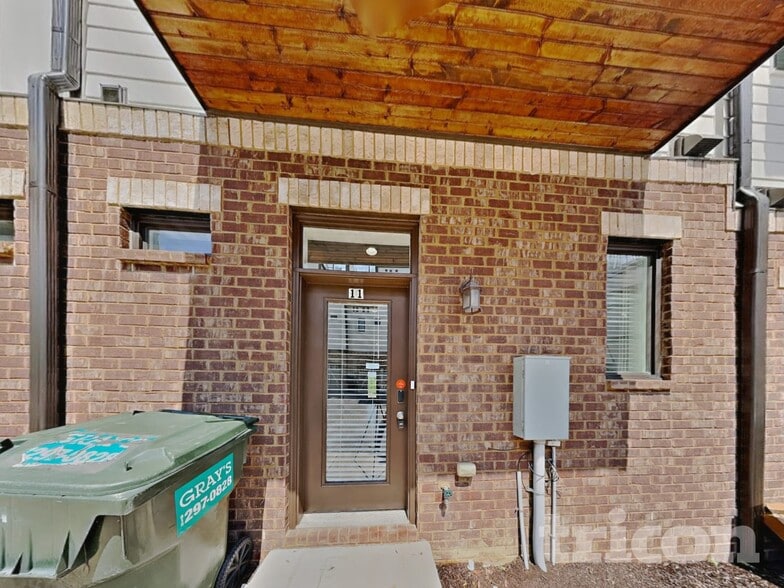 Building Photo - 6813 Charlotte Pike