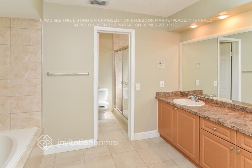 Building Photo - 5436 SW 148th Pl