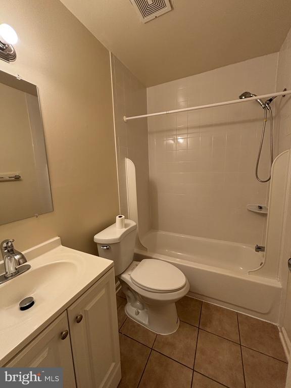 Building Photo - 4657 Logsdon Dr