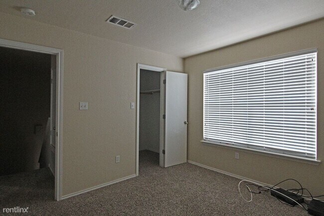 Building Photo - 3 br, 2.5 bath House - 1115 Madison