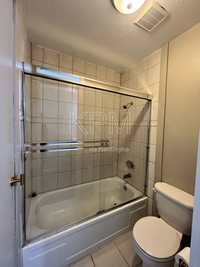 Building Photo - 6724 Plymouth Rd