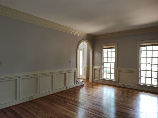 Building Photo - Stunning home located in the Popular Piper Glenn Community!