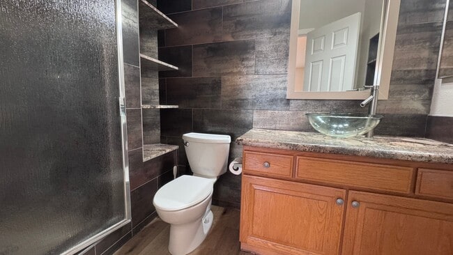 Building Photo - Unfurnished 1 Bedroom with AC and Private ...