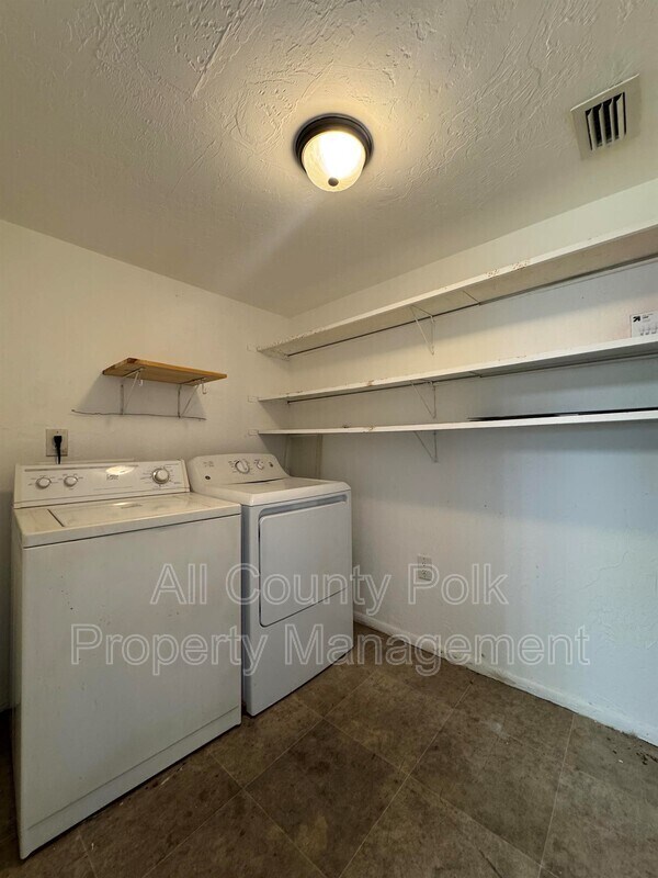 Building Photo - 1836 N Crystal Lake Dr