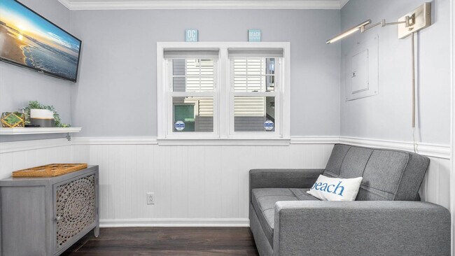 Building Photo - 816 St James Pl