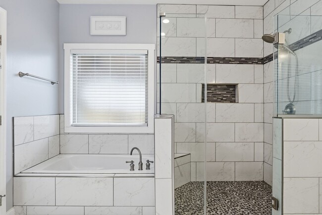 Building Photo - Beautiful Home With Large Yard In Fountain Inn