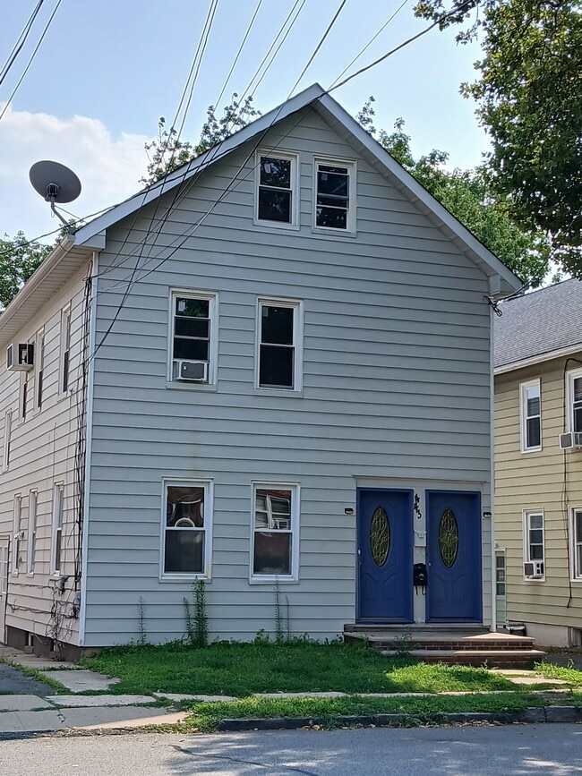 Building Photo - 443 Centre St