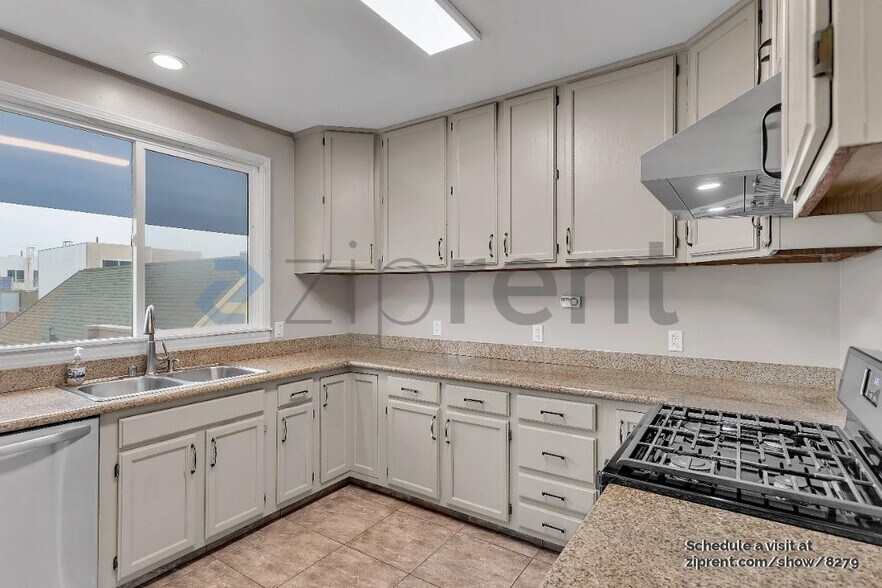 Building Photo - 1527 47th Ave