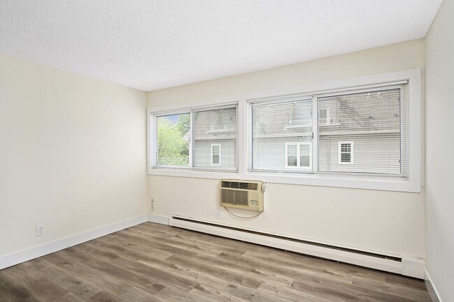 Building Photo - 2800 Colfax Ave S