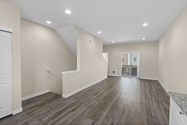 Building Photo - 6215 Parker Rd E
