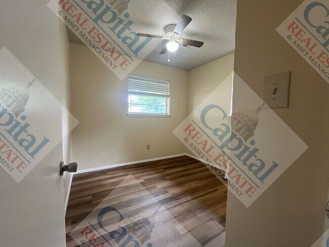 Building Photo - Adorable home W/ MOVE IN SPECIAL!