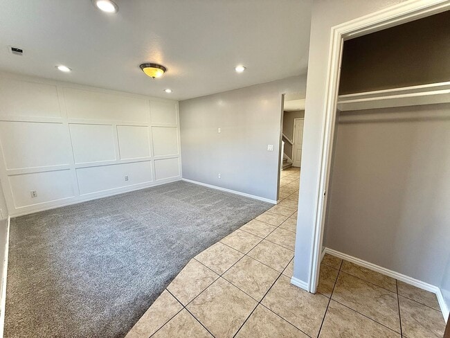 Building Photo - 3 Bedroom Townhome Available March 1