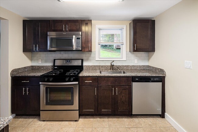 Building Photo - 2 Congdon Ln