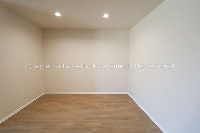 Building Photo - Gorgeous New Construction Home 4 Bed 2 Bath in Broken Arrow!